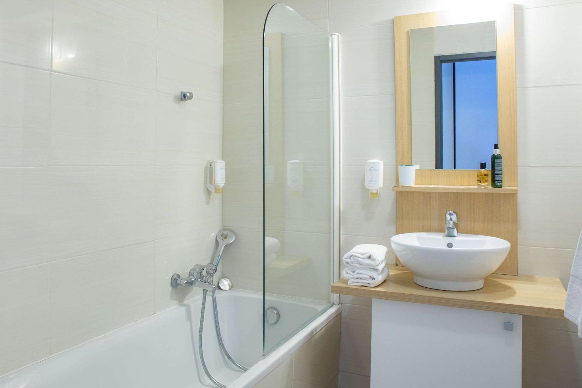 Comfort La Tour De Mare 4*