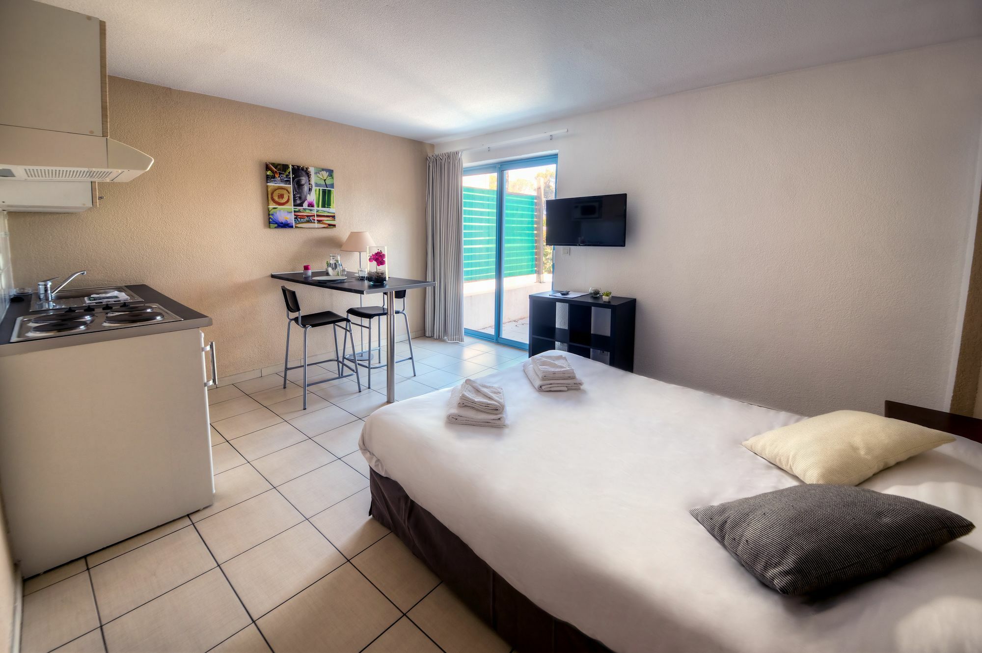Zenitude Hôtel-résidences La Tour De Mare