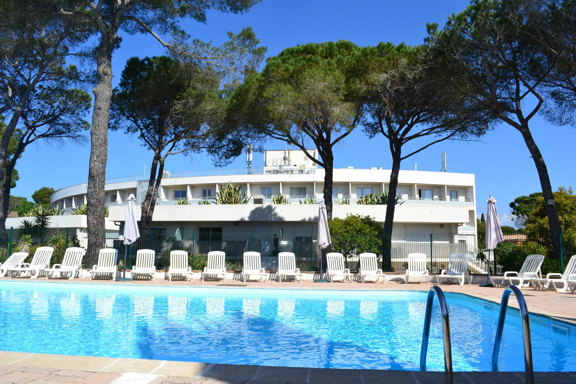 Zenitude Hôtel-résidences La Tour De Mare